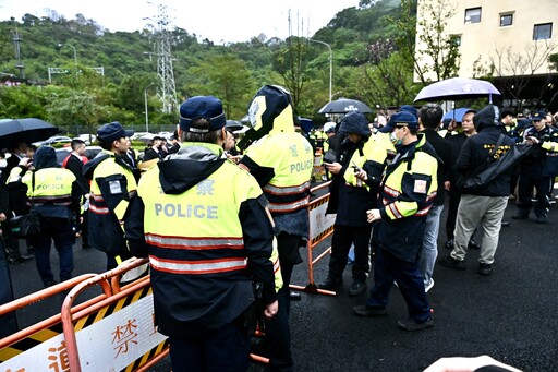 黃少岑告別式柯建銘、張安樂、李乾龍都到場 400警力戒備查獲3通緝犯