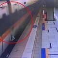 不要命！男子趕不上太魯閣號竟攀掛車廂外 從南港硬撐到七堵站落軌被救