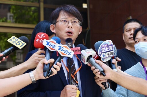 【有片】柯文哲京華城案今開庭 黃國昌:檢方把210萬政治獻金硬拗成賄款