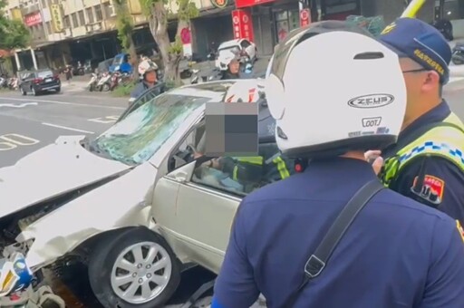 【三峽車禍】5年前曾開車衝人行道撞嬰兒車 78歲駕駛尚未脫險陷昏迷