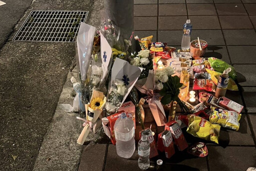 【三峽車禍】事故奪3命、路口成追思地 民眾擺滿哀悼鮮花供品