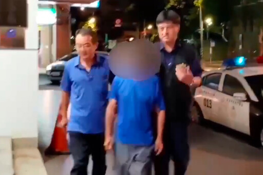 【有片】蛋洗民進黨中央黨部遭逮 2小草稱「不滿時事」才犯案