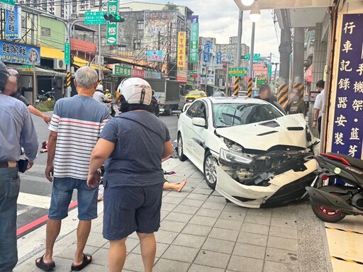 快訊／新北土城重大車禍 汽車追撞5機車釀9傷、7人送醫