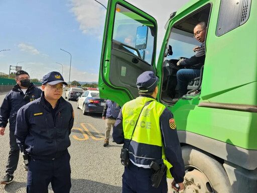 砂石車別亂跑！土城警環合力出動 開啟「年節大掃車」模式