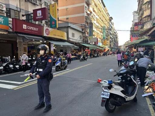 土城警交通疏導結合交安宣導 給民眾順暢過好年