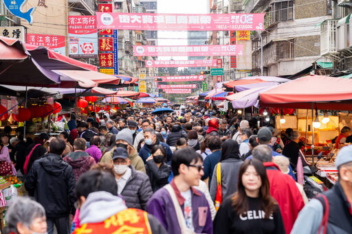 榮濱年貨大街生鮮蔬果一站購足，年節食材採購最便利！