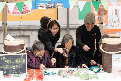 銀髮頭家擺攤趣 伊甸敲敲市集暖心登場新潮市集X阿姨阿伯 翻轉你對老的想像