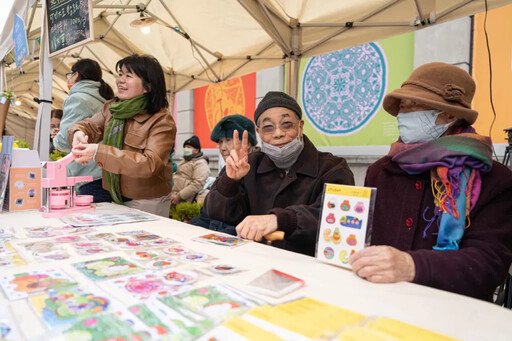 銀髮頭家擺攤趣 伊甸敲敲市集暖心登場新潮市集X阿姨阿伯 翻轉你對老的想像