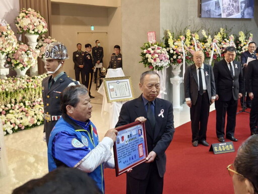 一代名將故 果芸上將 空航技校友總會追聘為永久榮譽總會長