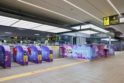 香港迪士尼與台北捷運共慶夢幻時刻 等你來開趴 迪士尼朋友穿上全新周年服飾現身 一同慶祝香港迪士尼20周年