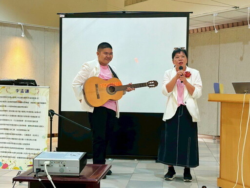 母親節感恩藝術特展 吳鳳科大李孟謙同學透過音樂及藝術 讓眾人看見屬於他的光芒