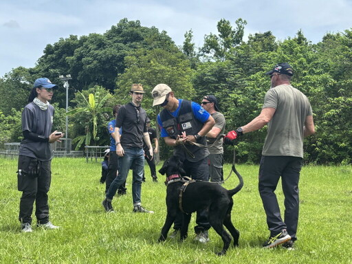 台西跨國打造搜救犬訓練營 西班牙教官來台傳授國際級訓犬技術
