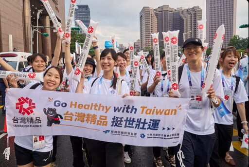 台灣精品組隊挺進世壯運 福熊啦啦隊熱力開場應援開幕遊行