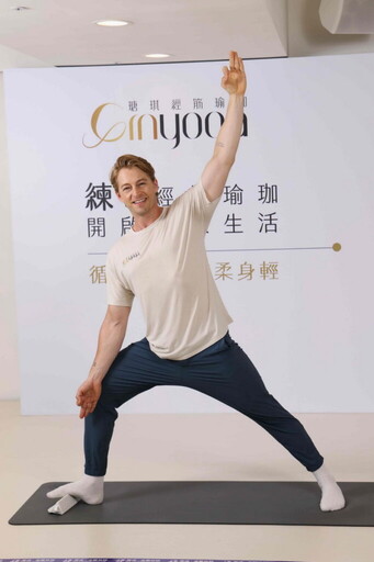 法國養生男神現身Ginyoga 旗艦店開幕活動 法比歐練經筋瑜珈身體重新被喚醒