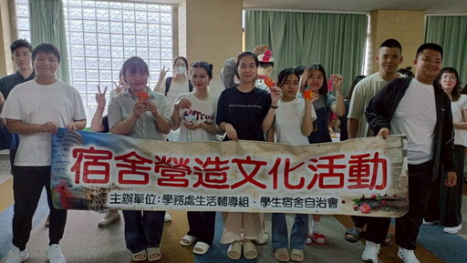 吳鳳科大外籍學生踴躍參與手作香包 體驗台灣傳統節慶魅力