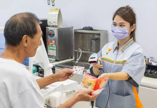 人安基金會攜手7-ELEVEN 零錢捐撐起寒士三餐 單親媽 用「這張卡」撐起4口之家 佩甄人生低潮 感恩乃哥拉一把 出席公益助募捐