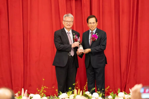 中山醫大65週年校慶頒授吳元煌名譽博士 護理系60週年見證教育傳承