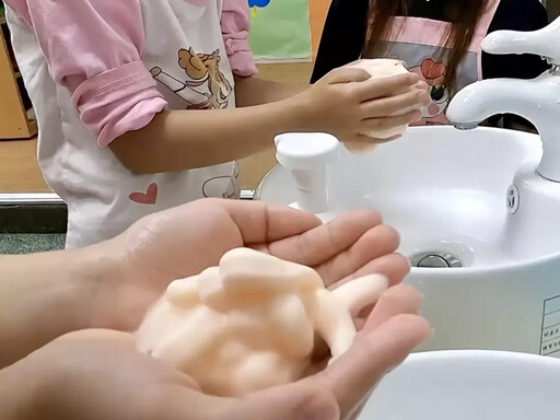 會變色的泡泡來了！橘子工坊打造魔法洗手體驗 讓小朋友都愛上洗手