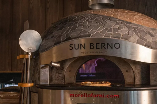 路易莎旗下異國蔬食品牌【光焙若蔬食 SUN BERNO】再添殊榮連續4年摘星「綠．蔬食評鑑指南」 並入選2025年度最佳餐廳