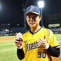 中職／最年輕億元男！中信兄弟10年約綁定江坤宇「總值破1.4億」