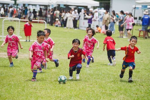 臺北市幼兒足球錦標賽歡樂開踢 2000名小小球員奔馳道南草地