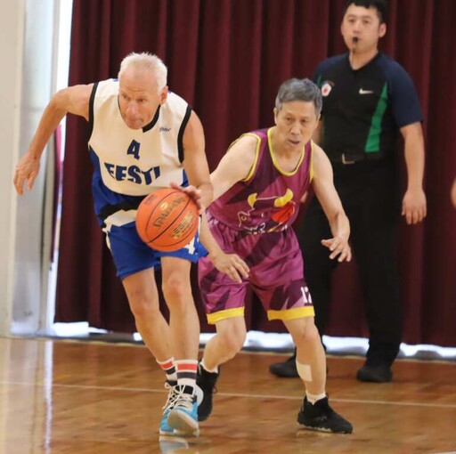 世界超強70歲冠軍籃球隊的博士射手 Dr.費可以單場狂摘50分