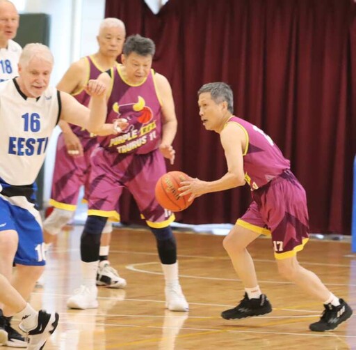 世界超強70歲冠軍籃球隊的博士射手 Dr.費可以單場狂摘50分