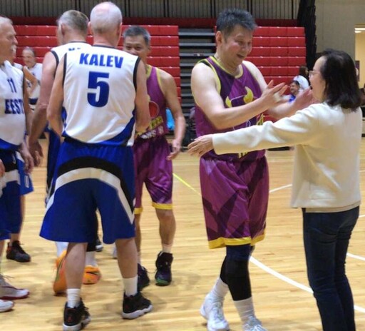 陳日興全勝摘下70歲世界籃球賽冠軍 雙北世界壯年運動會創造籃球奇蹟
