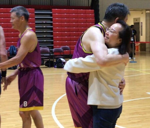 陳日興全勝摘下70歲世界籃球賽冠軍 雙北世界壯年運動會創造籃球奇蹟