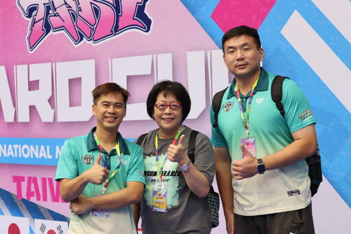 68 vs.12 中華女籃隊第一射手鍾惠敏喜會土庫小女孩 她在小學五年級立志穿上中華隊球衣