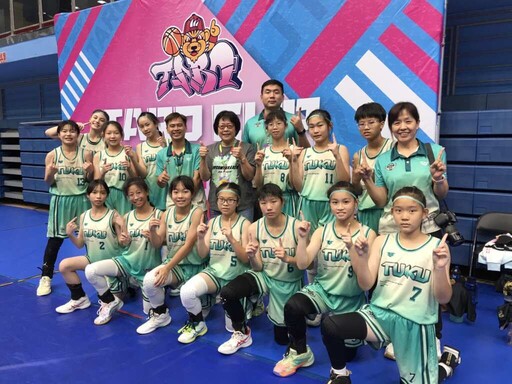 68 vs.12 中華女籃隊第一射手鍾惠敏喜會土庫小女孩 她在小學五年級立志穿上中華隊球衣