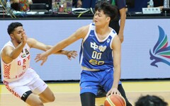 金華學弟葉惟捷也爆發了 17分鐘投進3個三分球 中華白隊擒下UAE