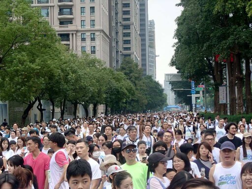 一期一會萬人齊跑 邊荷律應援第42屆「台中舒跑杯」