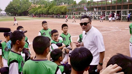 影／偏鄉少棒公益球賽開打 中華職棒傳奇齊聚守護孩子棒球夢