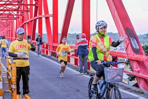 西螺太平媽祈福馬拉松萬人競速 軁轎跤祈安、跨大橋封路跑出宗教能量