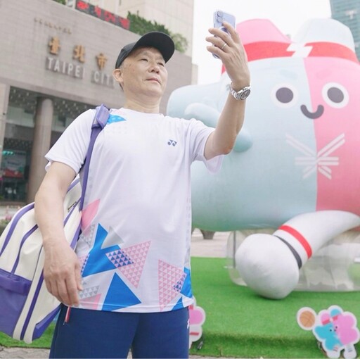 這次換爸爸拚搏！李洋陪練陪戰世壯運羽球賽