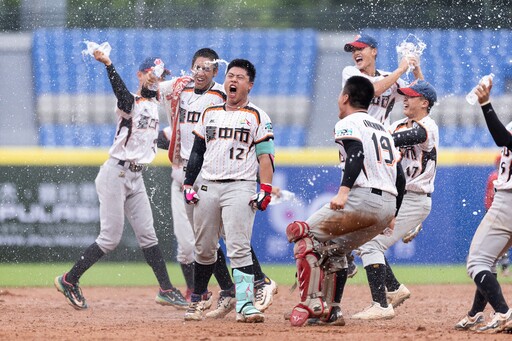 榮耀再現!台中青棒睽違15年再奪玉山盃冠軍