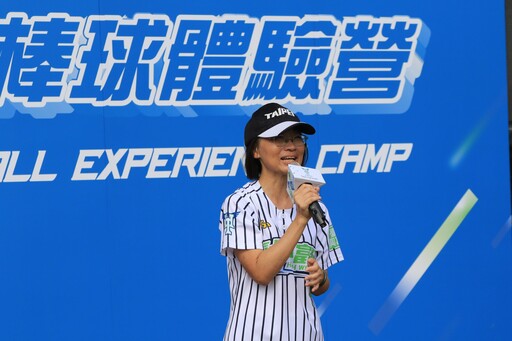 臺北興富發棒球體驗營報名秒殺 女性學員首登場漂亮出擊
