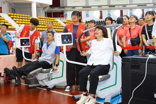 黃敏惠帶頭做暖身 嘉市科技運動會萬箭齊發推動運動風氣