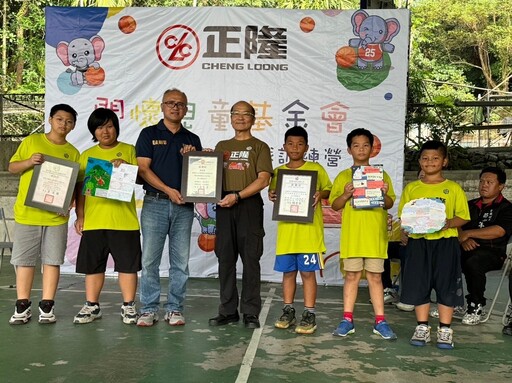 小學體總x正隆送籃球到偏鄉 臺東南迴五校學童開心