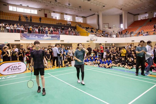 市長盃羽球賽逾千名好手同場競技 高虹安市勵選手享受比賽創佳績
