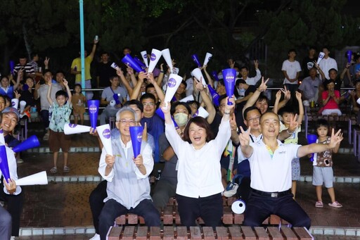 中正公園轉播奧運賽事 黃敏惠與市民為中華健兒送「奧援」