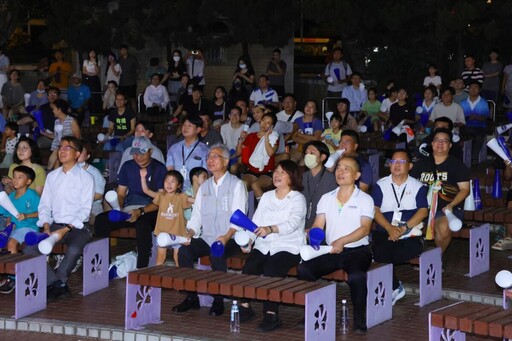 中正公園轉播奧運賽事 黃敏惠與市民為中華健兒送「奧援」