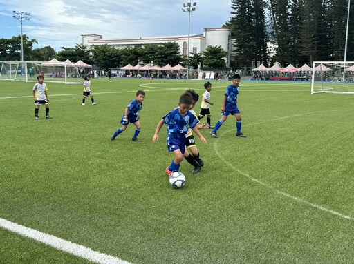 沙城盃五人足球賽豐田國中足球場開踢 28隊3百餘選手比腳下功夫