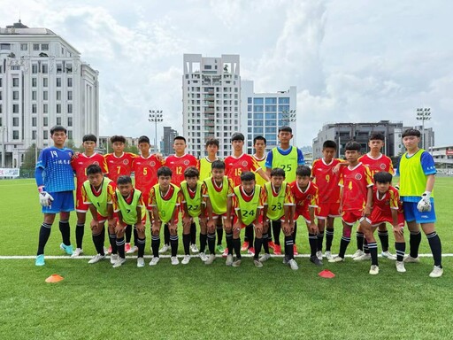 東石國中男子足球隊首冠 踢出嘉縣新傳奇