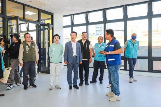 翁章梁視察嘉縣首座全民運動館