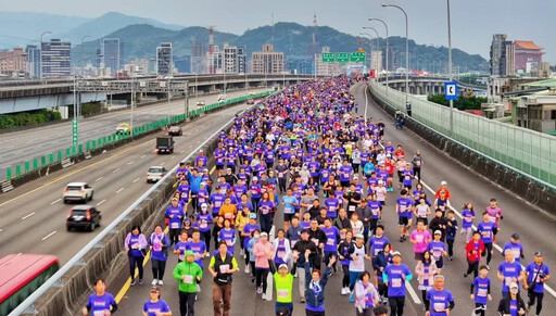 臺北國道馬拉松今晨開跑！超人力霸王領萬人