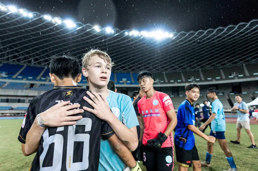 小朋友全哭了！大雨中被香港逆轉錯過冠軍