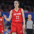 WNBA／Caitlin Clark遭針對？5度被惡意犯規