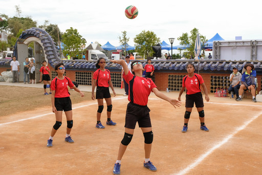 崇蘭國小六人團隊征戰永信杯 透過排球傳遞教育本質